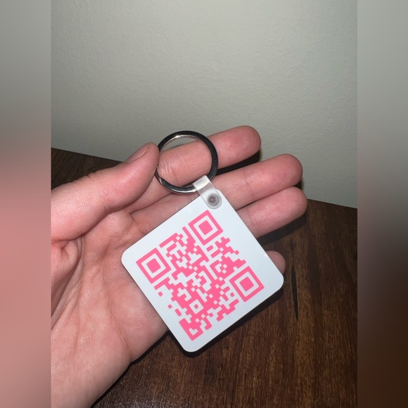 Custom QR Keychain - Picture 6 of 6